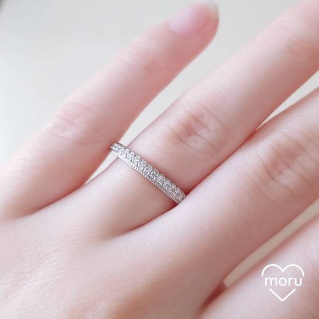 とても華やかでかわいらしい結婚指輪です。