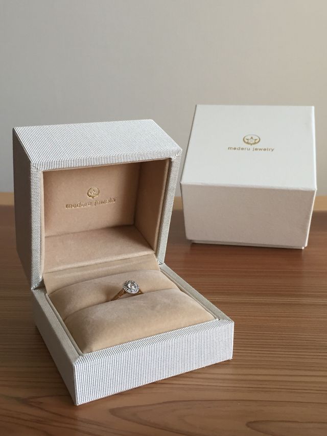 一見ゴージャスに見えますが、とても落ち着いたデザインです。