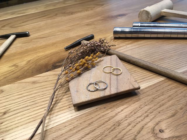 鍛造の練習で作った真鍮の指輪も頂けました。