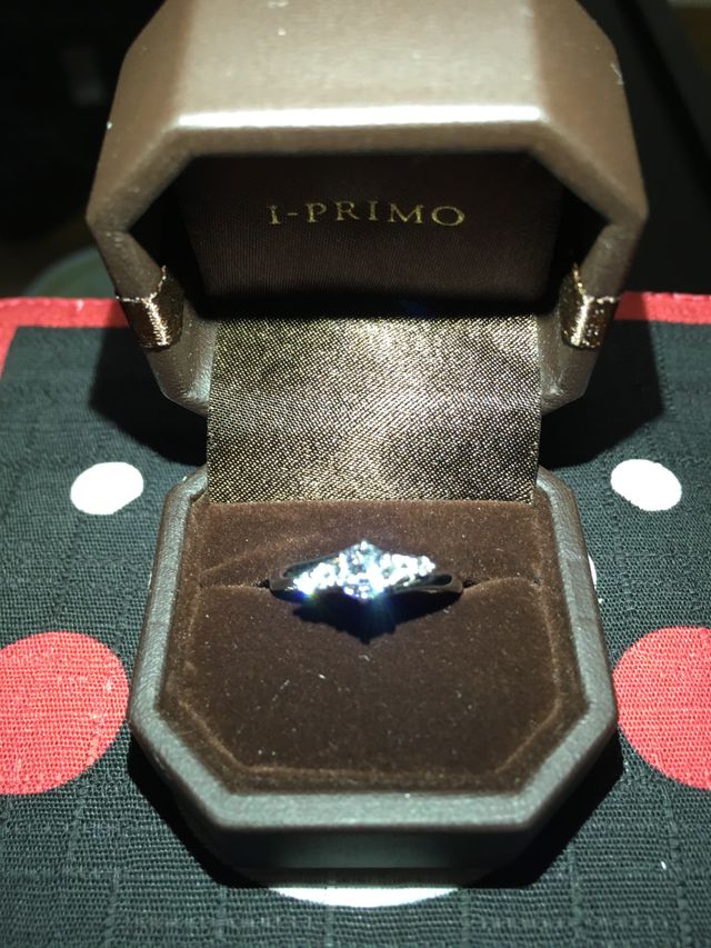 スマホのフラッシュだけでも、輝きすぎるくらいです。