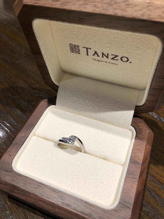 ダイヤモンドと、2人の誕生石でオーダーメイド作成しました