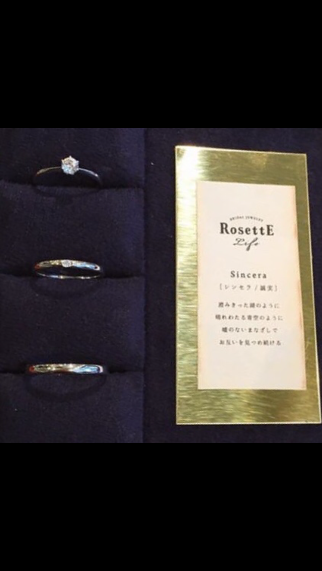 下の２つが結婚指輪。上:女性用  下:男性用