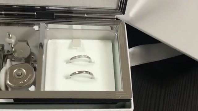 購入したときに、特典でオルゴール付きのケースを貰いました。