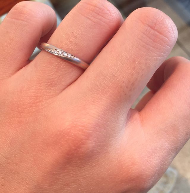柔らかな印象になる指輪