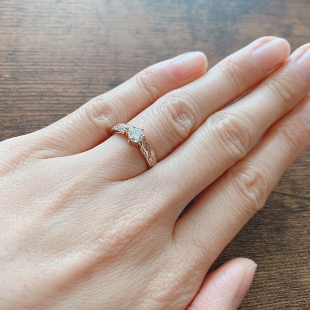 高級感のある色で可愛くなりすぎず気に入っています。
