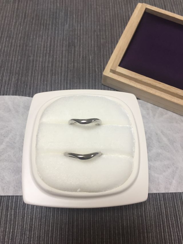 桐のボックスに入っています。