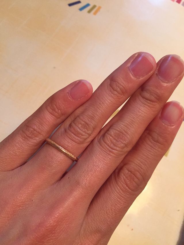 スターダスト加工とツヤ出しのハーフハーフ。両面使い可能。