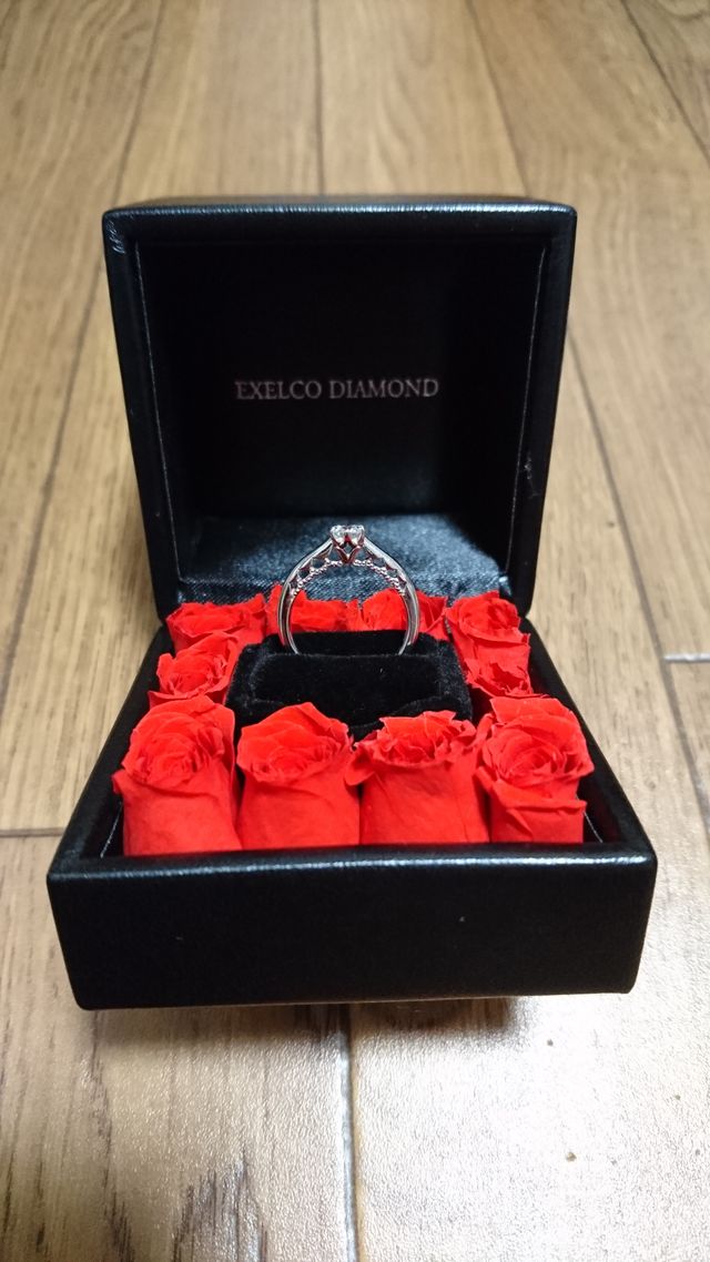 ベールの様な形とミル打ちの輝き、言葉が素敵で気に入りました