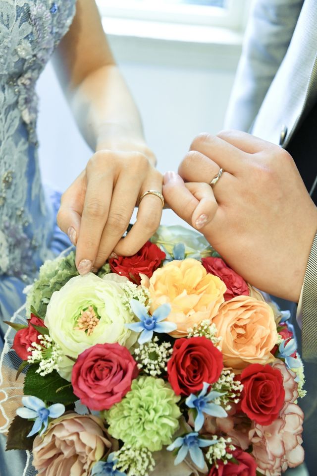 結婚式のときにカメラマンさんに撮ってもらいました。