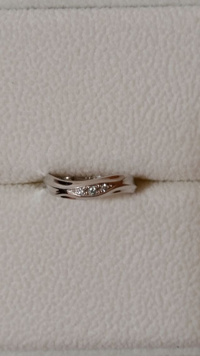 女性用の結婚指輪です。