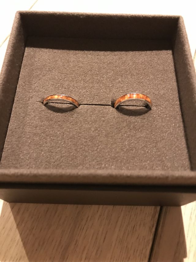 ボックスです。銀素材なので磨き布がついているとなお嬉しいです