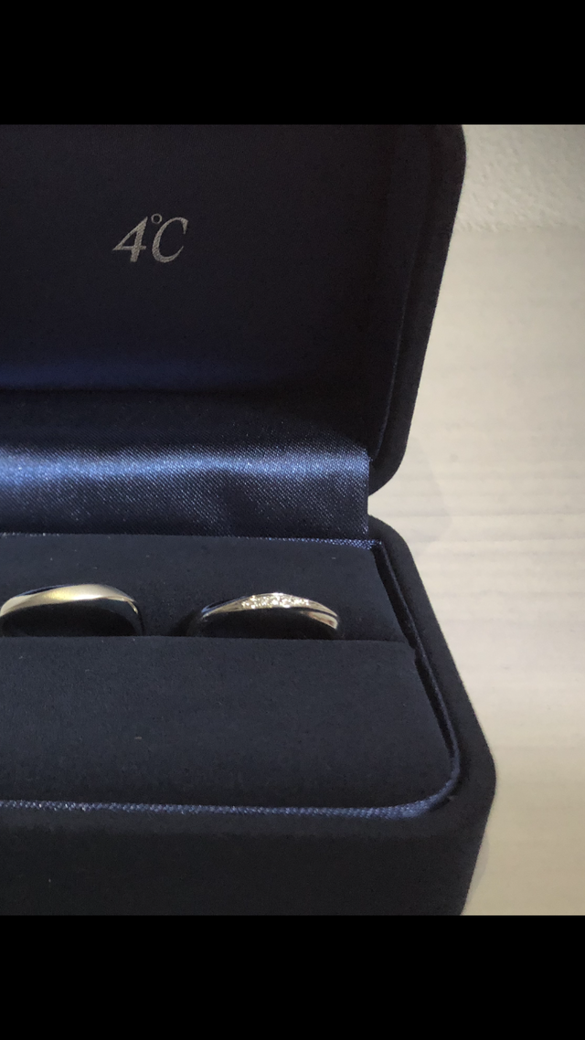 4°Cの指輪で一番細いデザイン。ダイヤはハートタイプ。