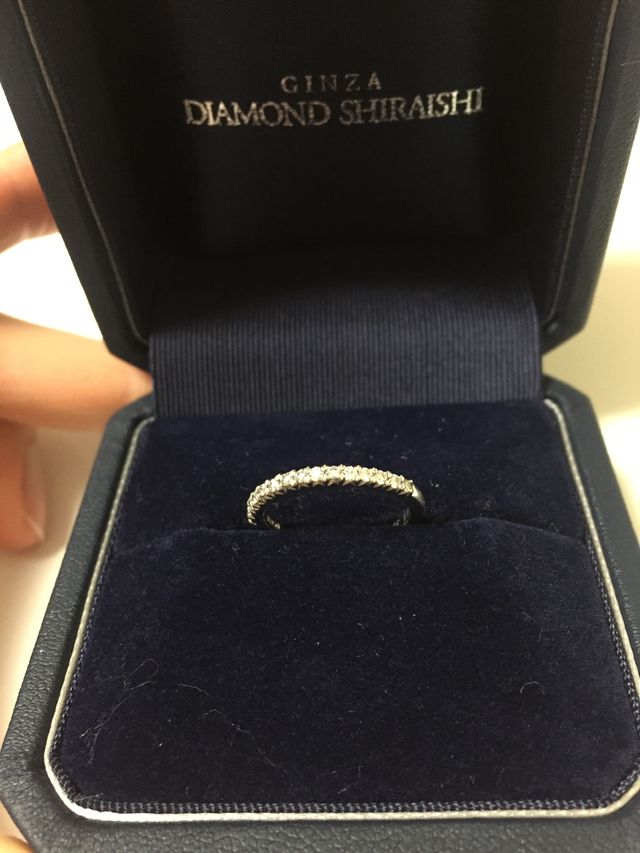 ボックスは高級感あるネイビーです