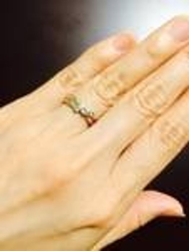 指にはめるとこんな感じです