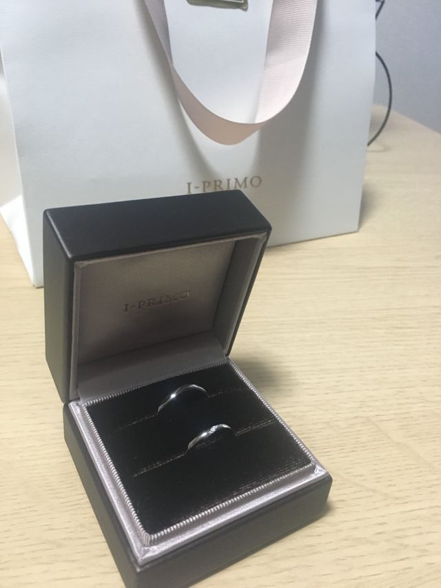 ペアではないですが同じデザインの指輪を購入しました！