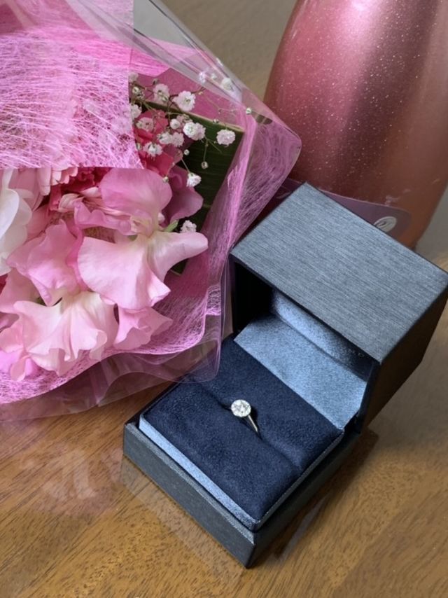指輪と一緒に渡した花束と撮った写真