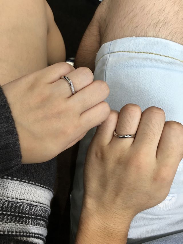 ウェーブで指が細くない私でも細く見えるので気に入ってます