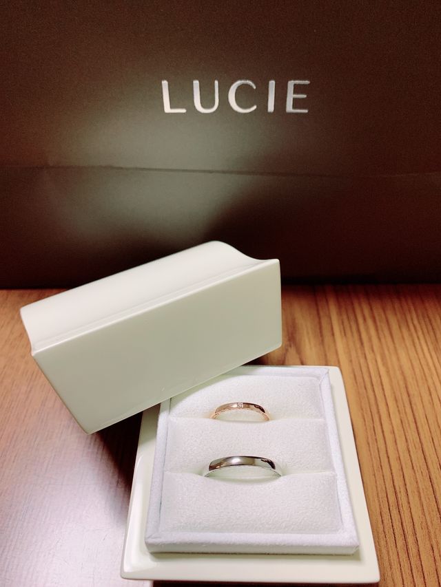 ケースはピアノと同じ素材でできているそうです！