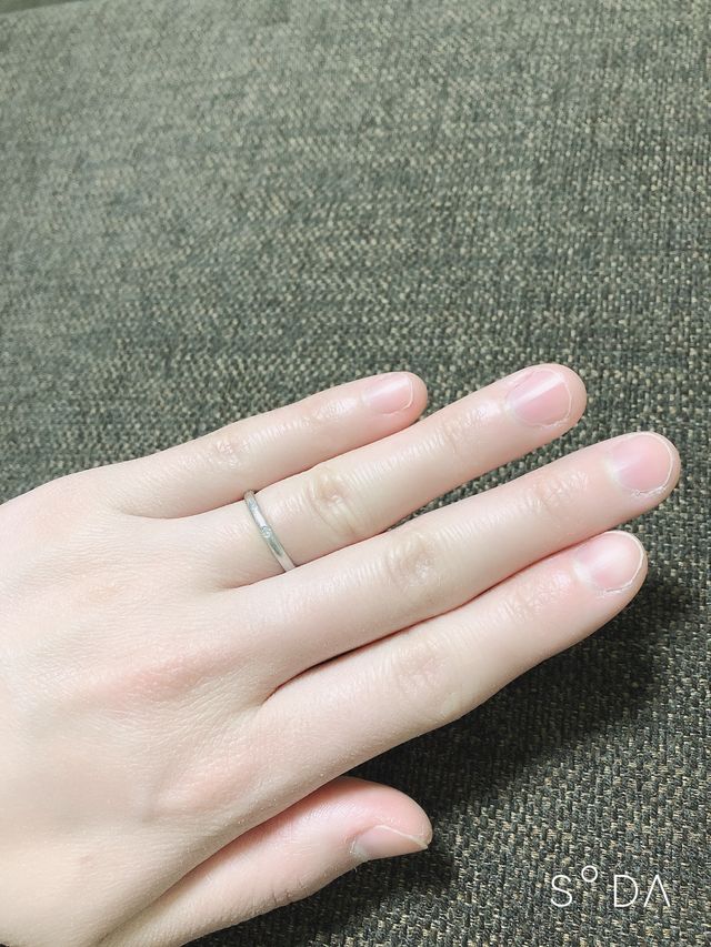 ちょうど良い太さの、シンプルなリングです。