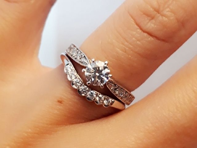 婚約指輪と重ねづけ