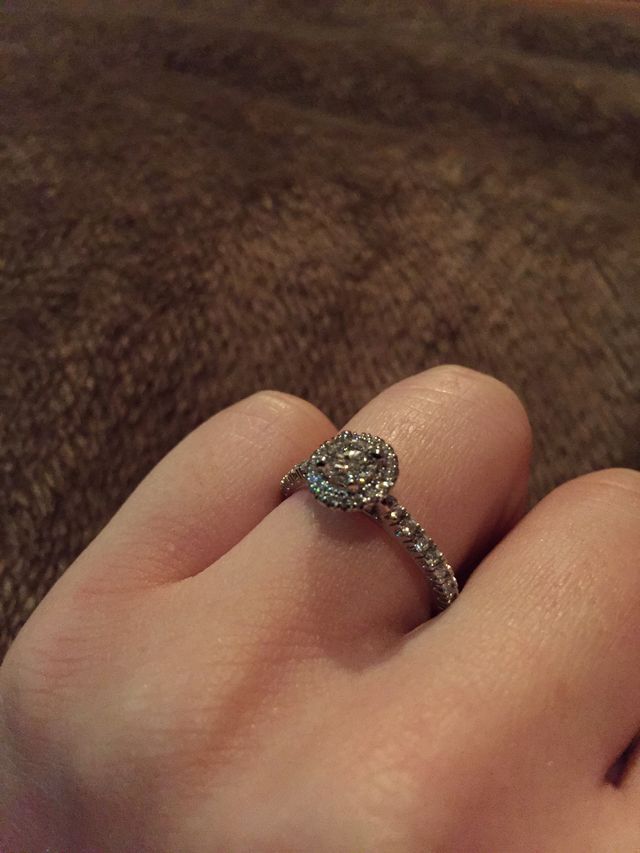 少し浮きだったデザイン。