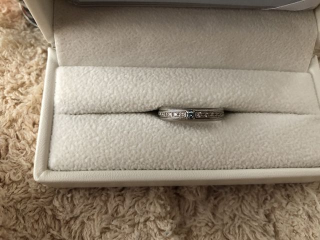 青い色に一目惚れしました。とても綺麗です。