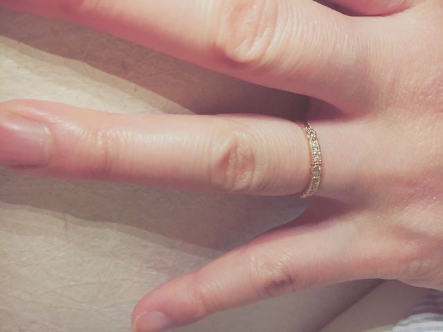 結婚4年目、太ってしまいパツパツな指ですいません。