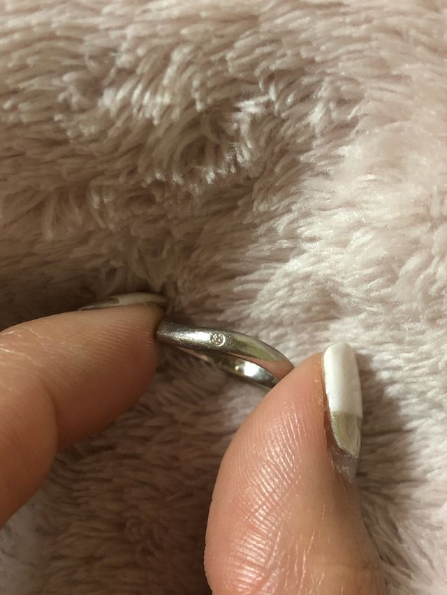 私生活に支障がない小さなダイヤの結婚指輪