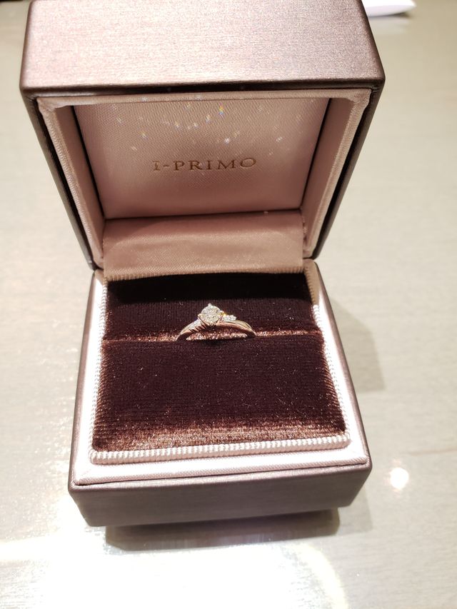 ダイヤの輝きがとても綺麗でこちらで作って良かったです。