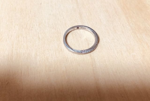 一番端だけ ピンクダイヤモンドにしてもらいました。