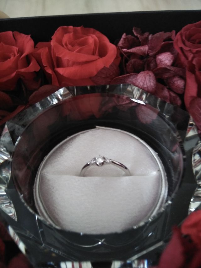 華奢なリングで着けているのを忘れるくらい馴染みがいいです。