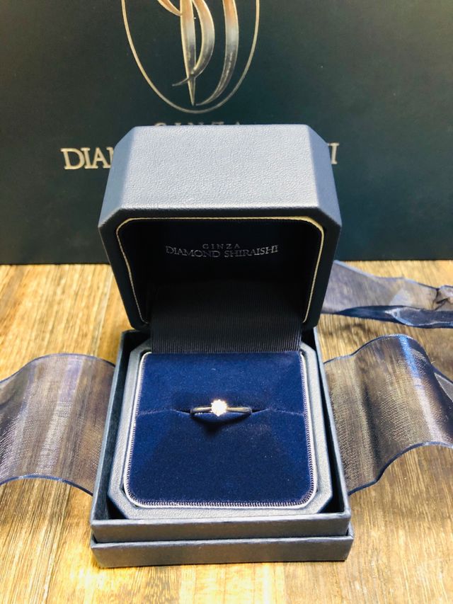買ったばかりの指輪の写真