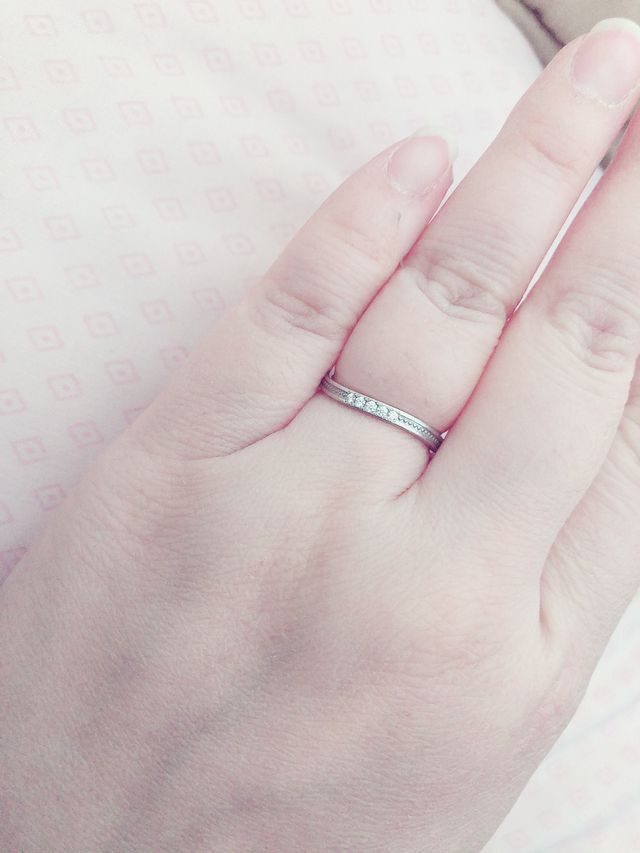 ウェーブ型、ダイヤ５つとハートのデザイン