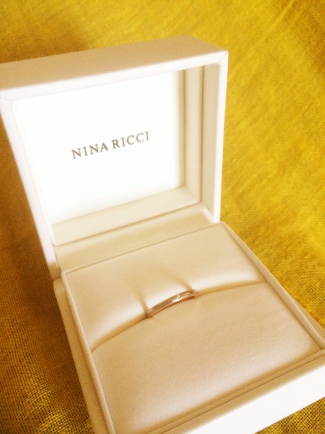 内側がピンクゴールド。さりげなくお洒落です。