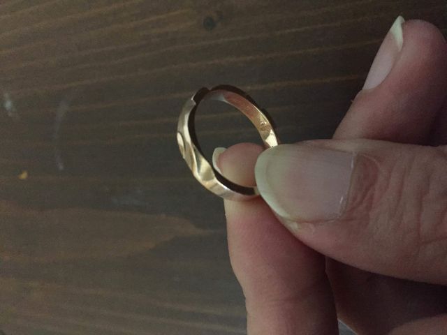 外した写真。後ろ部分だけ流線が彫られていない。