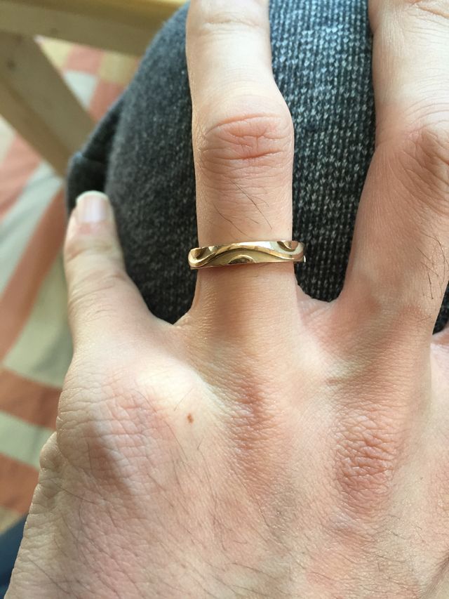 ピンクゴールドです。