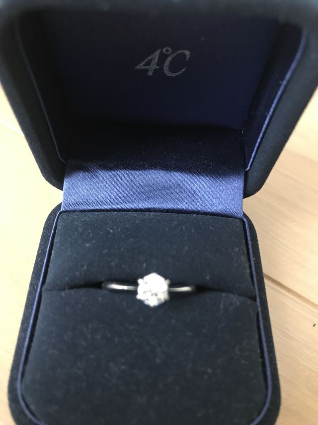 4カラットのストレートリングです