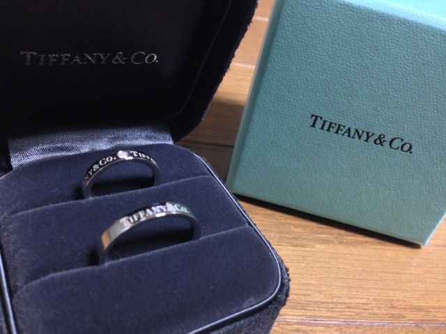 ティファニーのプラチナリングです。
