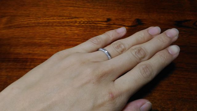 普段はメレダイヤを内側にしていて、自分で見て嬉しくなります。