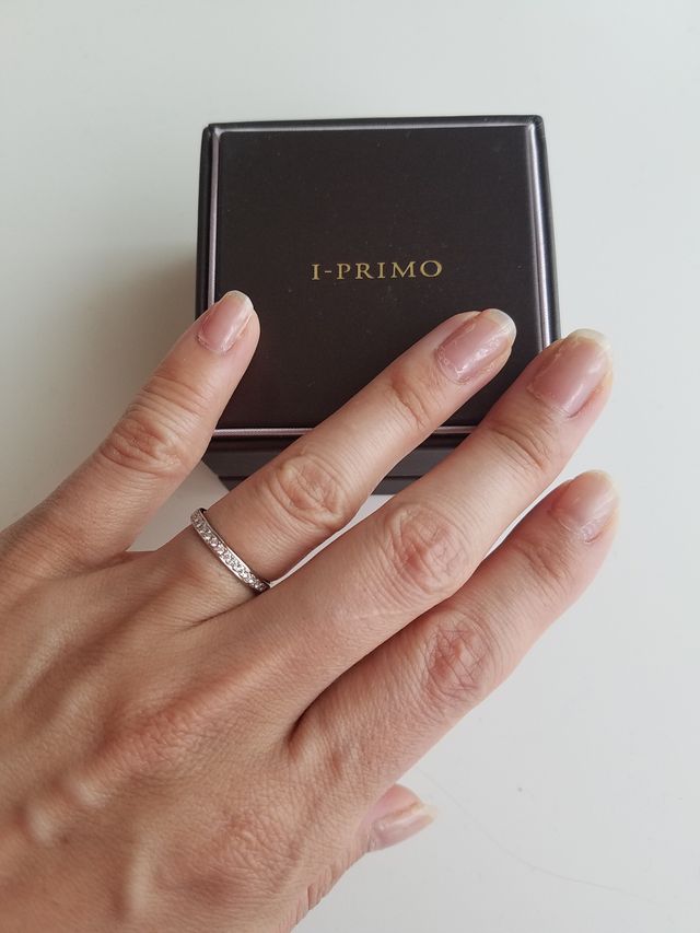 婚約者と一緒に選んだ指輪で、キラキラしてとても綺麗です
