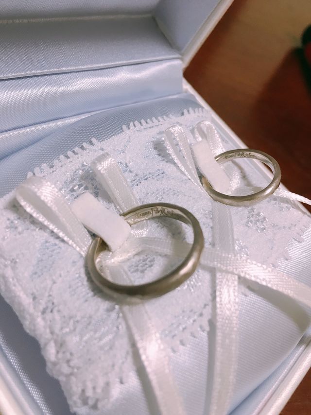 内側に手書きのイラストを刻印してくれます
