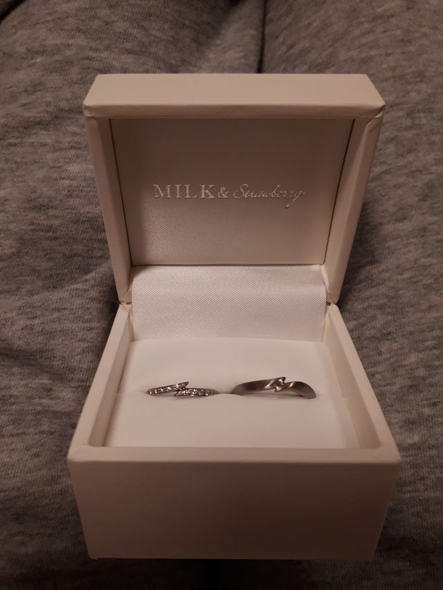 女性用はダイヤモンド追加しています