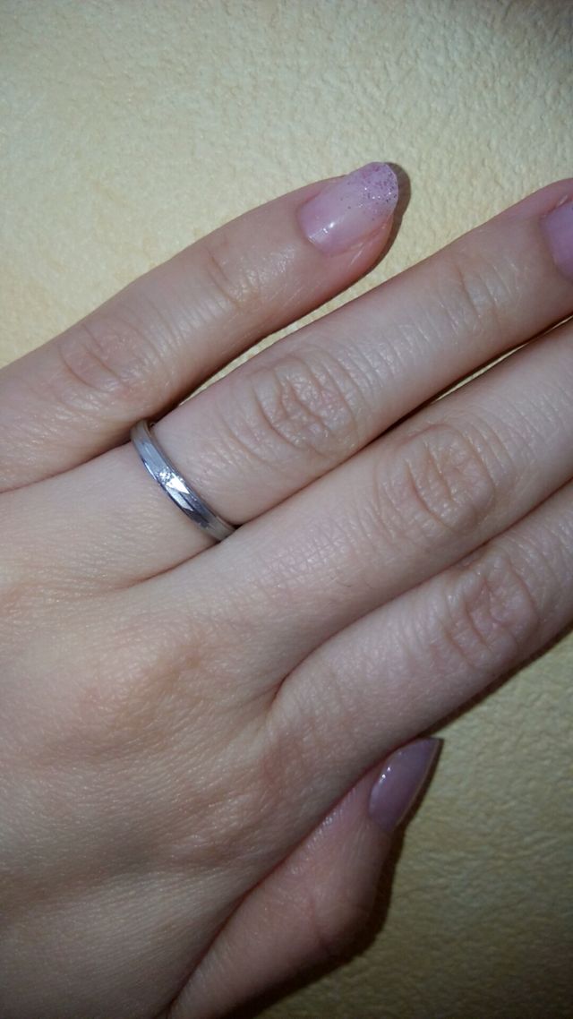 光の加減により見え方が若干変わるので3枚UPしています。