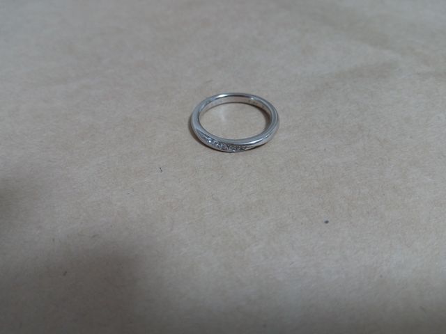 ストレートタイプで斜めにダイヤ