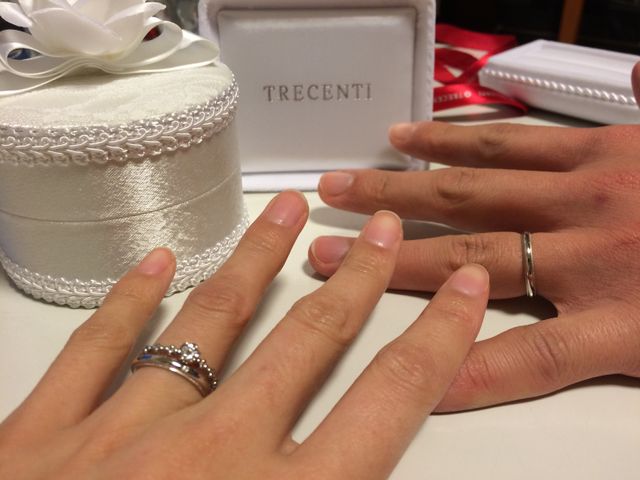 一緒に購入した婚約指輪との相性もばっちり！