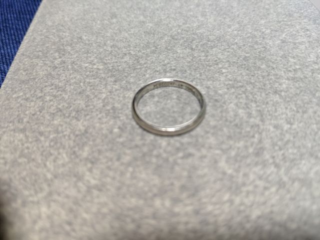 女性用の結婚指輪です