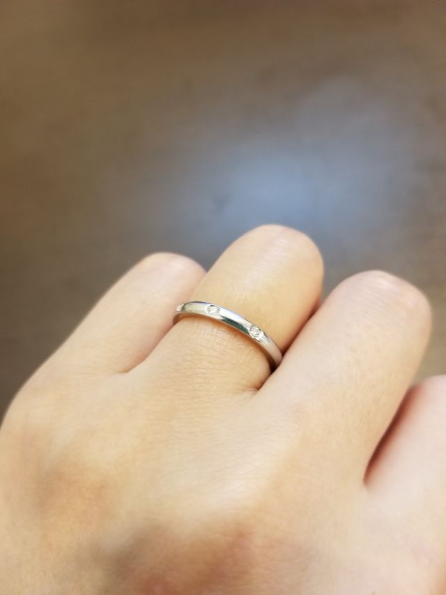 鍛造で外側がプラチナ、内側がピンクゴールドになっています。