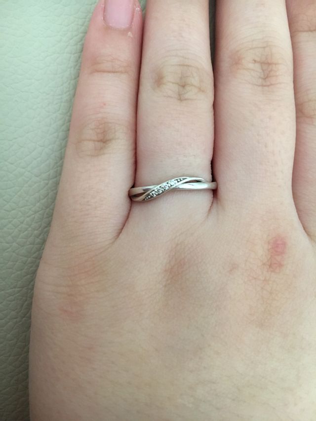 普段付けれるようなシンプルな婚約指輪です
