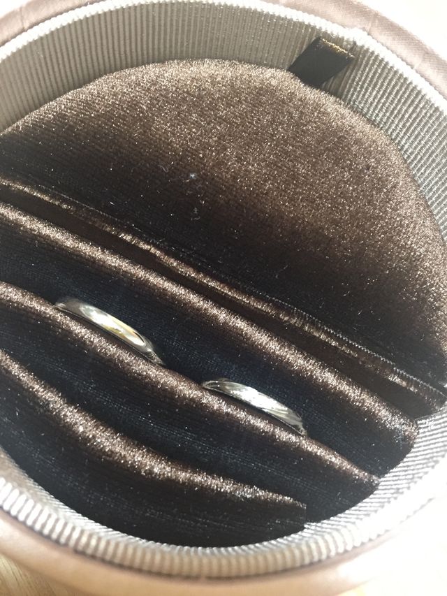 ペアリング購入しました。
頂いたリングケースに入れてます