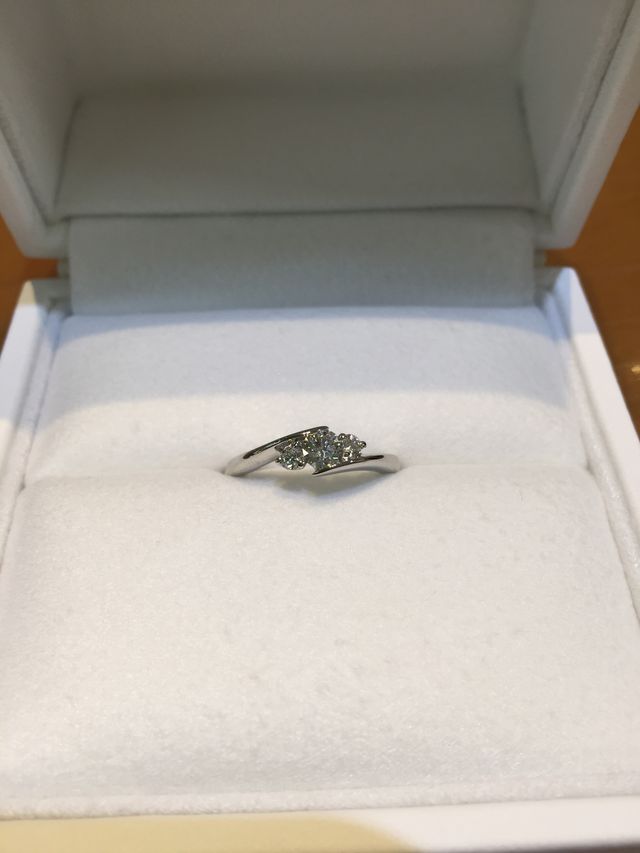 Attache 婚約指輪